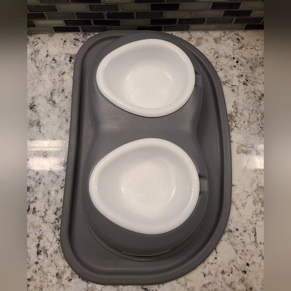 WeatherTech Elevated Pet Feeding System - Picture 5 of 8